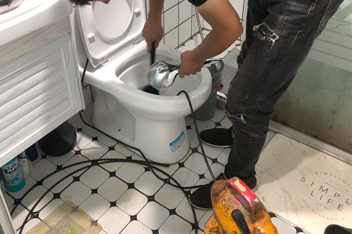 临城镇疏通下水道