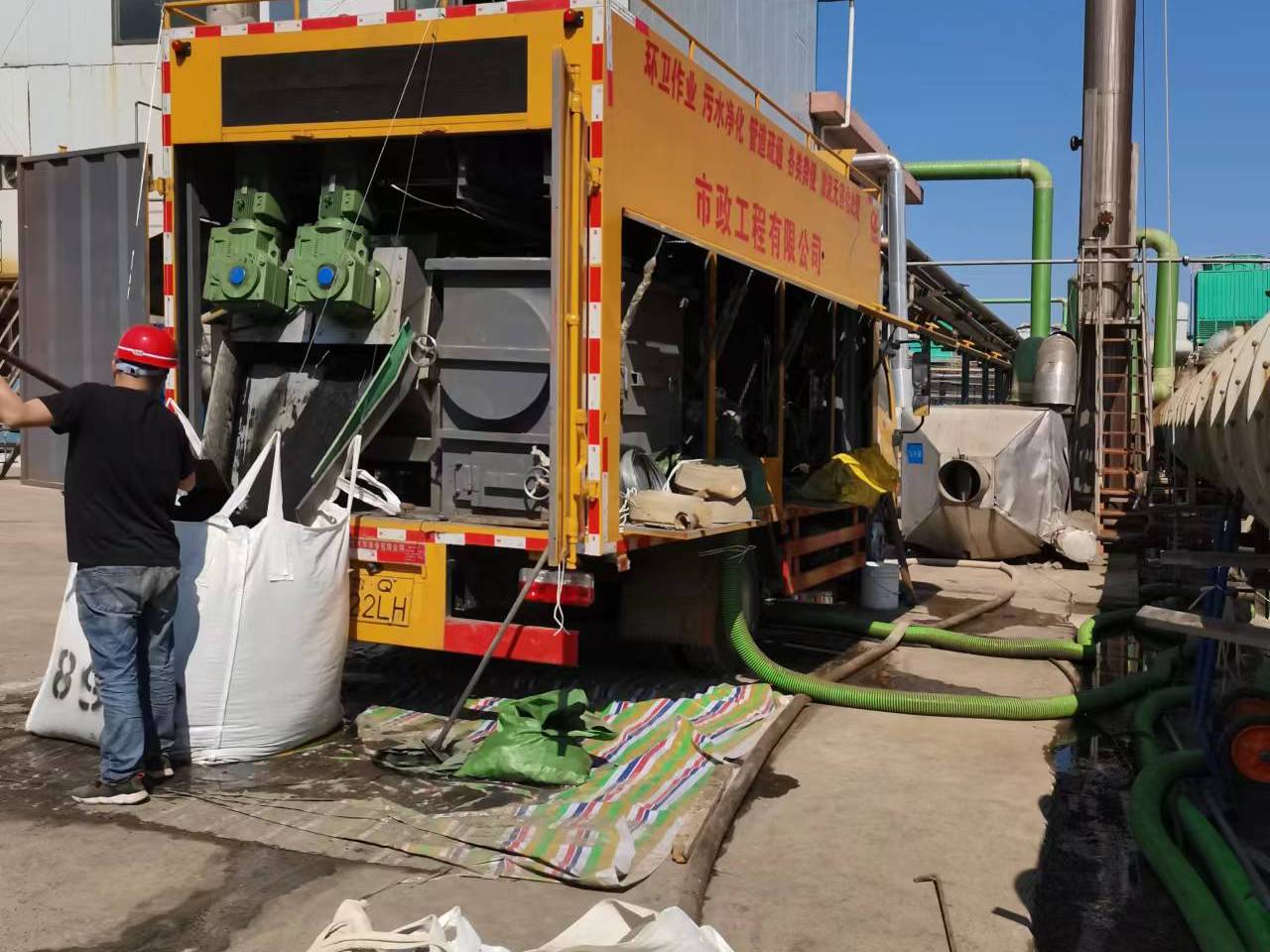 临城镇淤泥压干处理